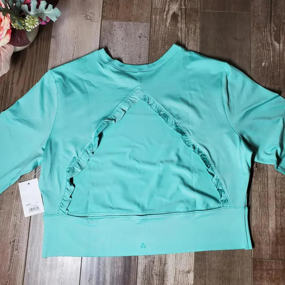 NWT Tek Gear Women's Ruffle Cutout Crop Tee Size XL Shy Green - Picture 10 of 15